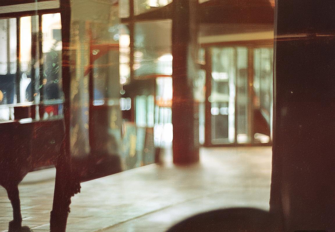 皇马4-3险胜！姆巴佩大四喜闪耀伯纳乌，皇马后防问题凸显阿隆索战术调整迫在眉睫